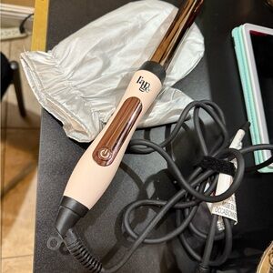 L'ange Curling Iron in Pink and Black